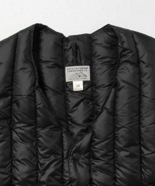 Rocky Mountain FeatherBed(ロッキー マウンテン フェザーベッド)の「ROCKY MOUNTAIN FEATHERBED / V-ネック ダウンベスト(ダウンベスト・メンズ・ブラック/ネイビー・38/36)」の12枚目の写真