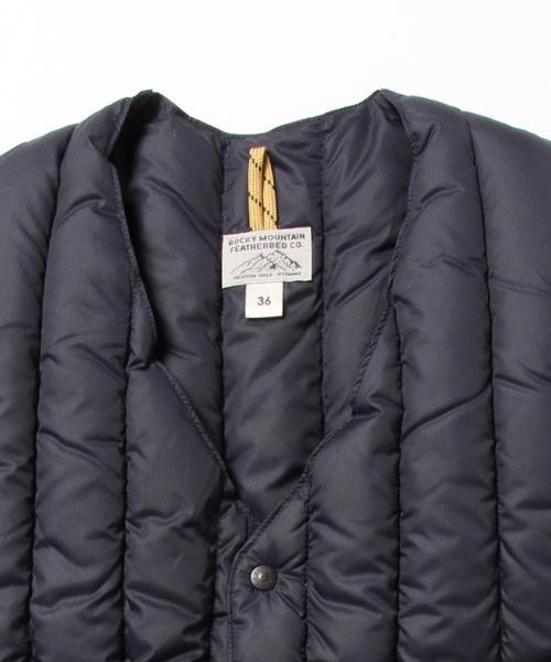 Rocky Mountain FeatherBed(ロッキー マウンテン フェザーベッド)の「ROCKY MOUNTAIN FEATHERBED / V-ネック ダウンベスト(ダウンベスト・メンズ・ブラック/ネイビー・38/36)」の17枚目の写真