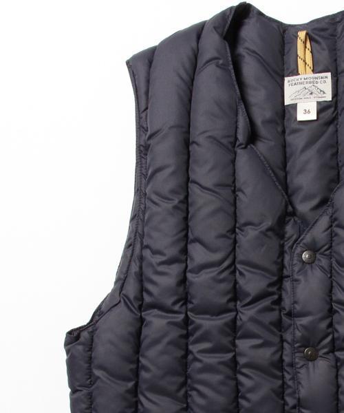 Rocky Mountain FeatherBed(ロッキー マウンテン フェザーベッド)の「ROCKY MOUNTAIN FEATHERBED / V-ネック ダウンベスト(ダウンベスト・メンズ・ブラック/ネイビー・38/36)」の7枚目の写真