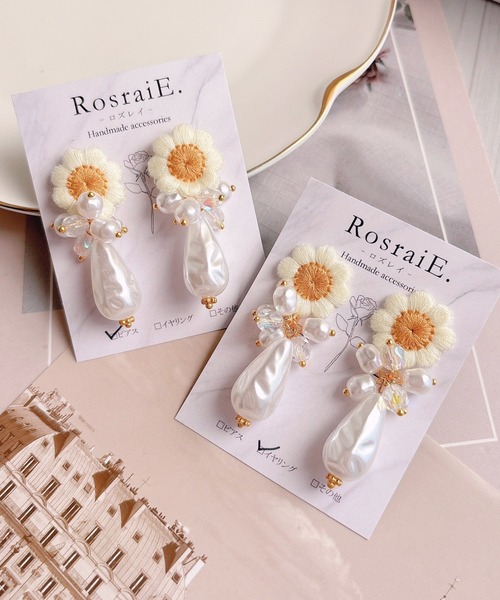tone(トーン)の「【RosraiE】フラワーモチーフ バロックドロップパール ピアス(MA)(ピアス(両耳用)・レディース・イエロー/アイボリー・FREE)」の2枚目の写真