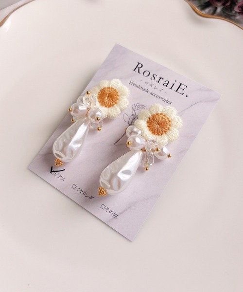tone(トーン)の「【RosraiE】フラワーモチーフ バロックドロップパール ピアス(MA)(ピアス(両耳用)・レディース・イエロー/アイボリー・FREE)」の10枚目の写真