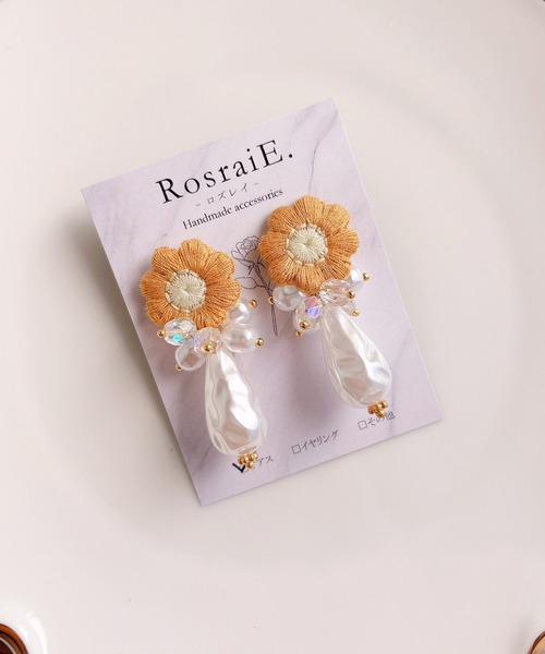 tone(トーン)の「【RosraiE】フラワーモチーフ バロックドロップパール ピアス(MA)(ピアス(両耳用)・レディース・イエロー/アイボリー・FREE)」の7枚目の写真