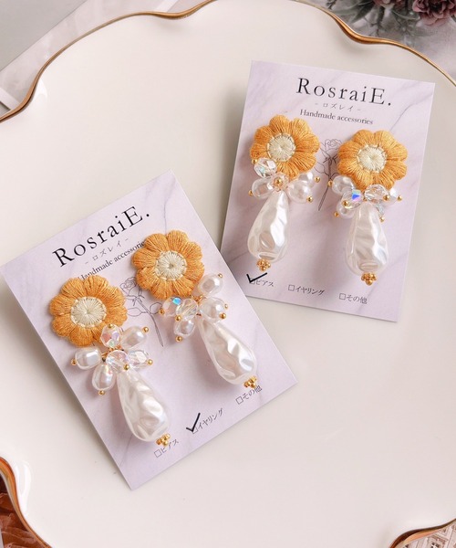 tone(トーン)の「【RosraiE】フラワーモチーフ バロックドロップパール ピアス(MA)(ピアス(両耳用)・レディース・イエロー/アイボリー・FREE)」の4枚目の写真