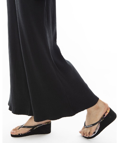 BILLABONG(ビラボン)の「BILLABONG レディース 【CHILLWEAR】 RIB SALOPETTE ドレス 【2024年春夏モデル】/ビラボンフレアシルエットサロペット(サロペット/オーバーオール・レディース・アイボリー/ブラック・MEDIUM)」の5枚目の写真