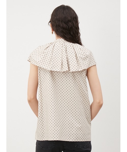 Mila Owen（ミラオーウェン）の「スタンドカラーラッフルボウタイブラウス【手洗い可能】（Tシャツ/カットソー・レディース・ドット/ホワイト/ブラック・1/0）」の5枚目の写真