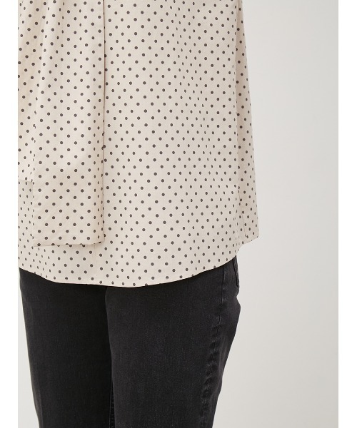 Mila Owen（ミラオーウェン）の「スタンドカラーラッフルボウタイブラウス【手洗い可能】（Tシャツ/カットソー・レディース・ドット/ホワイト/ブラック・1/0）」の9枚目の写真