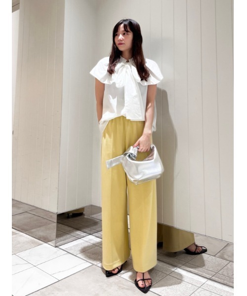 Mila Owen（ミラオーウェン）の「スタンドカラーラッフルボウタイブラウス【手洗い可能】（Tシャツ/カットソー・レディース・ドット/ホワイト/ブラック・1/0）」の19枚目の写真