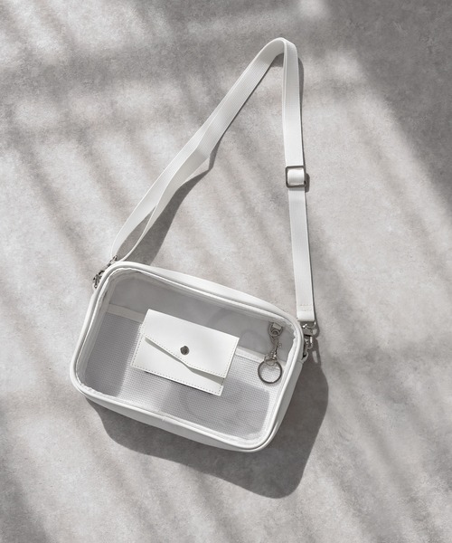 An+u(アンユー)の「PVCショルダーバッグ(ショルダーバッグ・レディース・ホワイト/ブラック・ONE SIZE)」の5枚目の写真