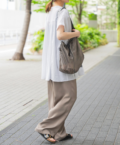Spick & Span(スピックアンドスパン)の「コットンリネンギャザーフレンチスリーブシャツ(シャツ/ブラウス・レディース・オレンジ/ネイビー/ホワイト/ベージュ・FREE)」の11枚目の写真