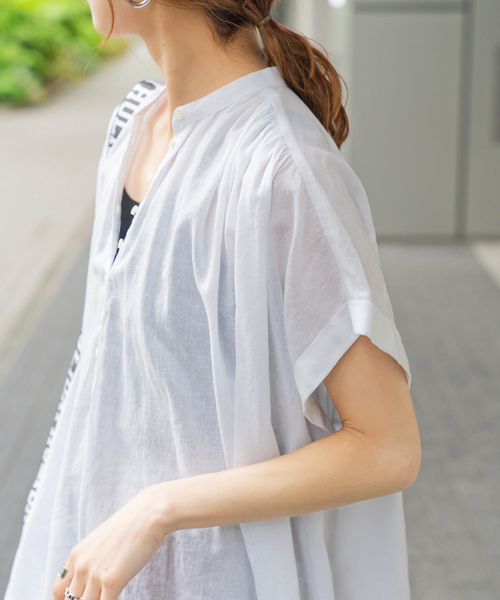 Spick & Span(スピックアンドスパン)の「コットンリネンギャザーフレンチスリーブシャツ(シャツ/ブラウス・レディース・オレンジ/ネイビー/ホワイト/ベージュ・FREE)」の16枚目の写真