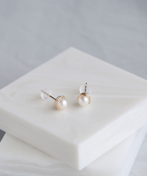 K10 4mm淡水パール×コイルフレーム ピアス［queite］（ピアス（両耳用））｜queite（ケイト）