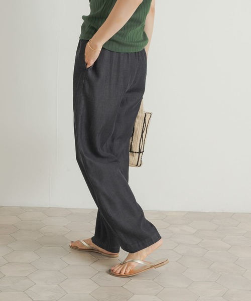 URBAN RESEARCH DOORS（アーバンリサーチドアーズ）の「リヨセルデニムイージーパンツ（デニムパンツ・レディース・インディゴブルー/ブラック・MEDIUM/SMALL）」の5枚目の写真