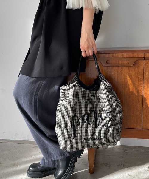 210nouve（トゥージュヌーブ）の「デザイン 刺繍 マーケット トートバッグ（トートバッグ・レディース・ゴールド/シルバー/カーキ/パープル/ブルー/ベージュ/ホワイト/ブラック/ゼブラ/ネイビー/ブラウン系その他/グリーン系その他/ベージュ系その他/パープル系その他/ワインレッド/ブルーグリーン/オリーブ/ライトベージュ/ダークグリーン/グレー系3/ネイビー系1/ピンク系1/ピンク系2/グレー系2/ブラウン系1/ブラウン系2/ブラック系2/ネイビー系2/ネイビー系/ホワイト系/オレンジ系その他/カーキ系2/ベージュ系1/カーキ系1/ベージュ系2/グレー系その他・FREE）」の4枚目の写真