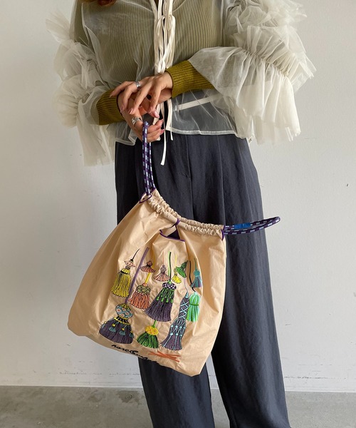 210nouve（トゥージュヌーブ）の「デザイン 刺繍 マーケット トートバッグ（トートバッグ・レディース・ゴールド/シルバー/カーキ/パープル/ブルー/ベージュ/ホワイト/ブラック/ゼブラ/ネイビー/ブラウン系その他/グリーン系その他/ベージュ系その他/パープル系その他/ワインレッド/ブルーグリーン/オリーブ/ライトベージュ/ダークグリーン/グレー系3/ネイビー系1/ピンク系1/ピンク系2/グレー系2/ブラウン系1/ブラウン系2/ブラック系2/ネイビー系2/ネイビー系/ホワイト系/オレンジ系その他/カーキ系2/ベージュ系1/カーキ系1/ベージュ系2/グレー系その他・FREE）」の13枚目の写真