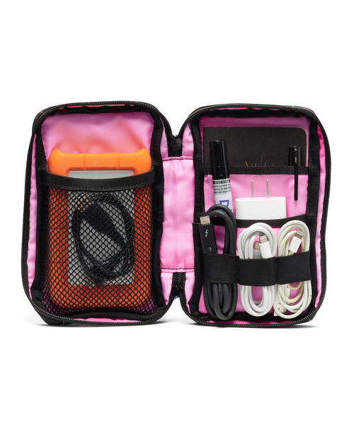 CHROME（クローム）の「［ CHROME / クローム ］TECH ACCESSORY POUCH RADG_RADIANT GRID / テック アクセサリー ポーチ ラディアント グリッド PRIDE COLLECTION リフレクター（ポーチ・メンズ・レインボー・FREE）」の2枚目の写真