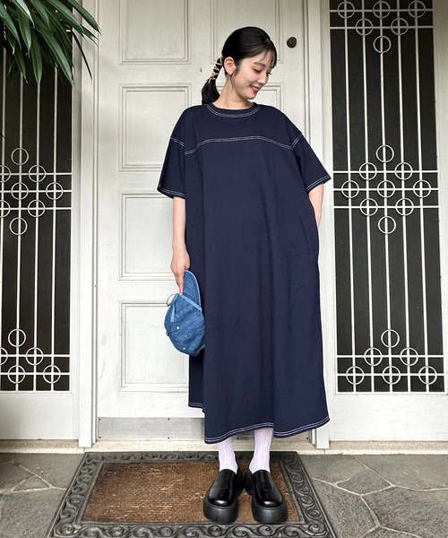 AS KNOW AS plus(アズノゥアズプラス)の「◎ダブルポケット 天竺とデニム切り替えワンピ―ス(ワンピース・レディース・カーキ/チャコールグレー/ネイビー・FREE)」の4枚目の写真