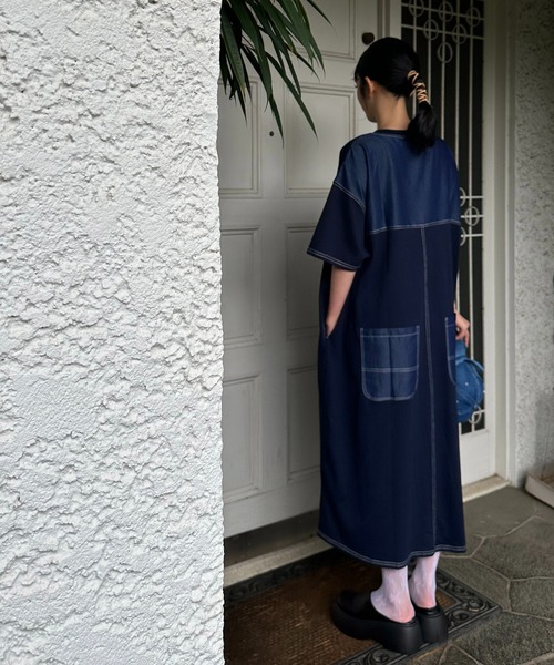 AS KNOW AS plus(アズノゥアズプラス)の「◎ダブルポケット 天竺とデニム切り替えワンピ―ス(ワンピース・レディース・カーキ/チャコールグレー/ネイビー・FREE)」の7枚目の写真