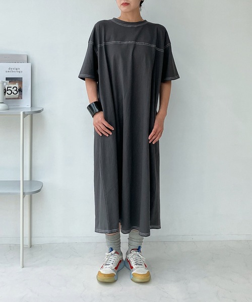 AS KNOW AS plus(アズノゥアズプラス)の「◎ダブルポケット 天竺とデニム切り替えワンピ―ス(ワンピース・レディース・カーキ/チャコールグレー/ネイビー・FREE)」の16枚目の写真