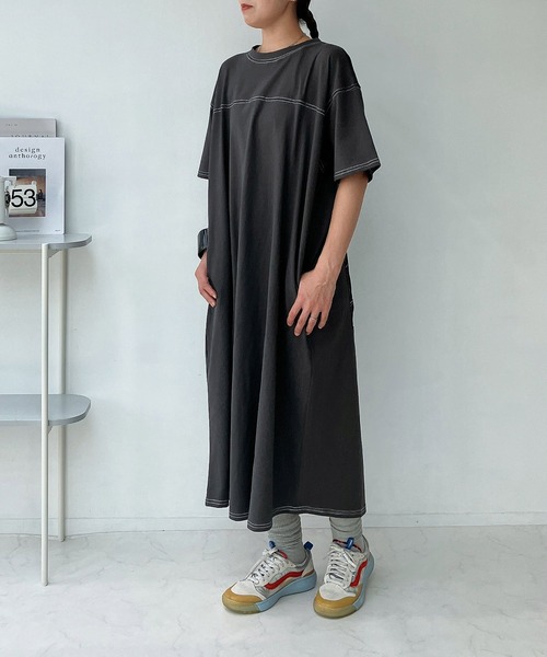 AS KNOW AS plus(アズノゥアズプラス)の「◎ダブルポケット 天竺とデニム切り替えワンピ―ス(ワンピース・レディース・カーキ/チャコールグレー/ネイビー・FREE)」の17枚目の写真