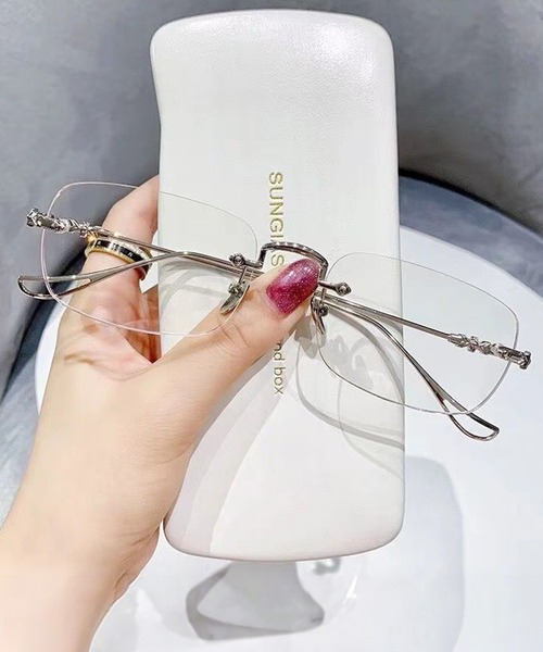 DiamondHearts（ダイヤモンドハーツ）の「スクエアレンズクリアメガネ（メガネ・レディース・ゴールド/シルバー・FREE）」の11枚目の写真