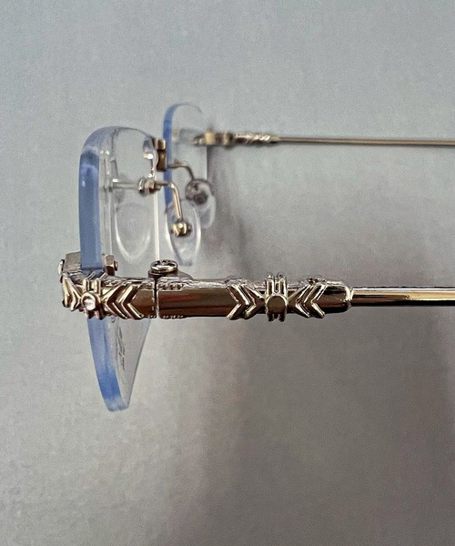 DiamondHearts（ダイヤモンドハーツ）の「スクエアレンズクリアメガネ（メガネ・レディース・ゴールド/シルバー・FREE）」の4枚目の写真