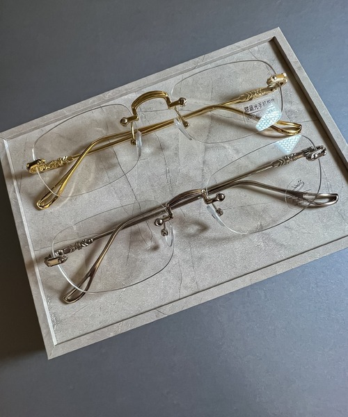 DiamondHearts（ダイヤモンドハーツ）の「スクエアレンズクリアメガネ（メガネ・レディース・ゴールド/シルバー・FREE）」の5枚目の写真