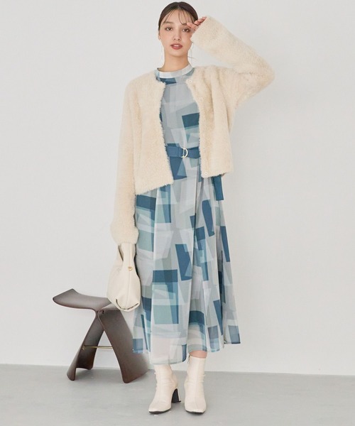 Andemiu(アンデミュウ)の「フェザーニットジャケット151326(カーディガン/ボレロ・レディース・チャコールグレー/ライトベージュ/アイボリー・FREE)」の19枚目の写真