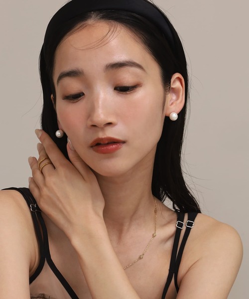 LHME（エルエイチエムイー）の「【WEB限定】“MELLOW”1粒パールピアス/10mm/サージカルステンレス（金属アレルギー対応）【LHME / エルエイチエムイー】（ピアス（両耳用）・レディース・ゴールド・ONE SIZE）」の13枚目の写真