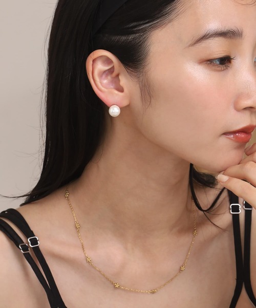LHME（エルエイチエムイー）の「【WEB限定】“MELLOW”1粒パールピアス/10mm/サージカルステンレス（金属アレルギー対応）【LHME / エルエイチエムイー】（ピアス（両耳用）・レディース・ゴールド・ONE SIZE）」の12枚目の写真