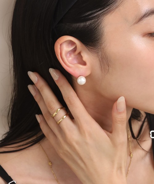 LHME（エルエイチエムイー）の「【WEB限定】“MELLOW”1粒パールピアス/10mm/サージカルステンレス（金属アレルギー対応）【LHME / エルエイチエムイー】（ピアス（両耳用）・レディース・ゴールド・ONE SIZE）」の11枚目の写真