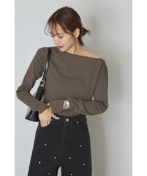 &. NOSTALGIA（アンドドットノスタルジア）の「【ZOZO限定】ワンショルカットソー（Tシャツ/カットソー・レディース・オフホワイト/チャコールグレー/ブラック・M）」の3枚目の写真