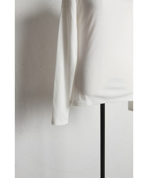 &. NOSTALGIA（アンドドットノスタルジア）の「【ZOZO限定】ワンショルカットソー（Tシャツ/カットソー・レディース・オフホワイト/チャコールグレー/ブラック・M）」の6枚目の写真