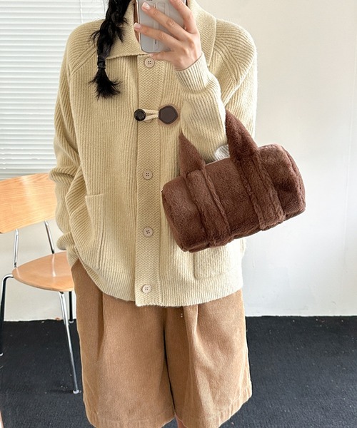 aimoha（アイモハ）の「もこもこミニボストンバッグ（ボストンバッグ・レディース・ホワイト/ベージュ/チョコ/ブラック/グレー・FREE）」の4枚目の写真