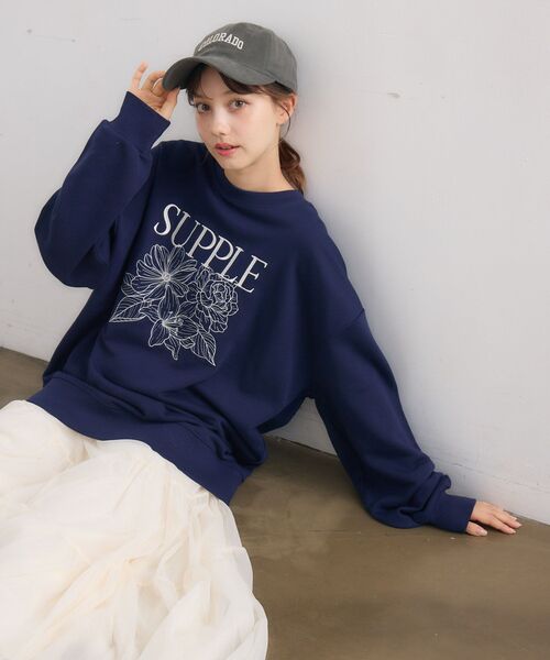 RETRO GIRL(レトロガール)の「花刺繍トレーナー(Tシャツ/カットソー・レディース・ダークブルー/ホワイト系その他/ダークグレー・FREE)」の12枚目の写真