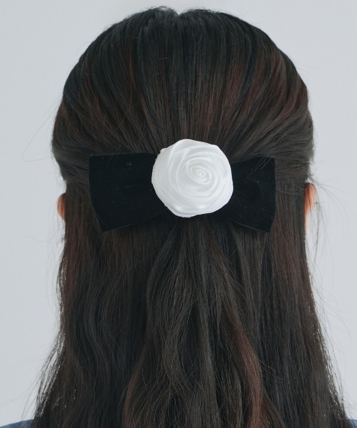 kiehtova(キエトヴァ)の「【kiehtova】ROSE RIBBON VALLETTA/ローズ リボン バレッタ(バレッタ/ヘアクリップ・レディース・ブラック/ホワイト・FREE)」の2枚目の写真