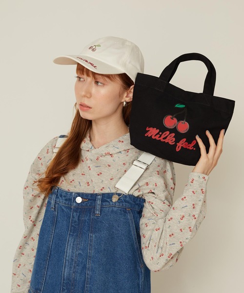 MILKFED.（ミルクフェド）の「CHERRY MINI TOTE（トートバッグ・レディース・オフホワイト/ブラック・ONE SIZE）」の14枚目の写真