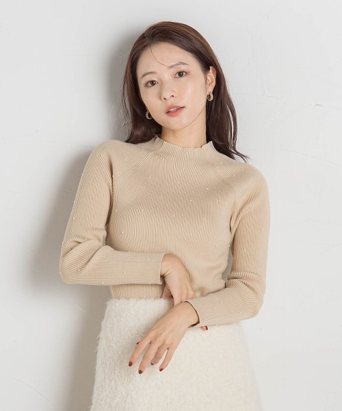 QUEENS COURT(クイーンズコート)の「パールリブハイネックニット≪手洗い可能≫(ニット/セーター・レディース・ホワイト/レッド/ライトグレー/ベージュ/ブラック/ブルー・M)」の4枚目の写真
