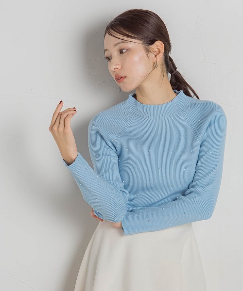 QUEENS COURT(クイーンズコート)の「パールリブハイネックニット≪手洗い可能≫(ニット/セーター・レディース・ホワイト/レッド/ライトグレー/ベージュ/ブラック/ブルー・M)」の5枚目の写真