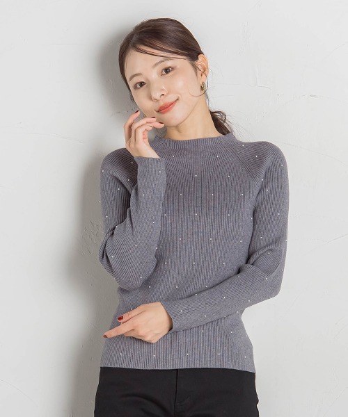 QUEENS COURT(クイーンズコート)の「パールリブハイネックニット≪手洗い可能≫(ニット/セーター・レディース・ホワイト/レッド/ライトグレー/ベージュ/ブラック/ブルー・M)」の2枚目の写真