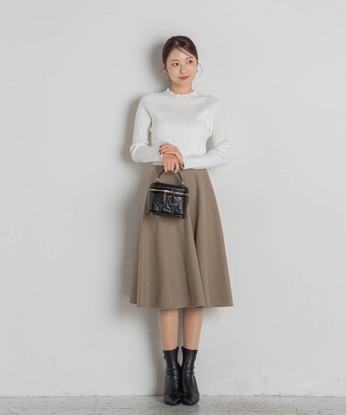 QUEENS COURT(クイーンズコート)の「パールリブハイネックニット≪手洗い可能≫(ニット/セーター・レディース・ホワイト/レッド/ライトグレー/ベージュ/ブラック/ブルー・M)」の12枚目の写真