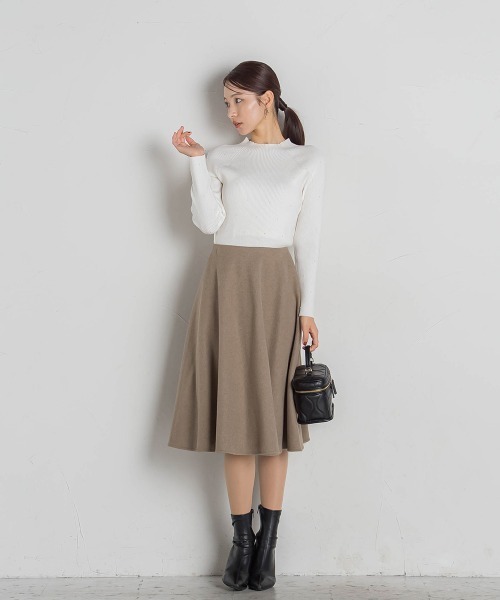 QUEENS COURT(クイーンズコート)の「パールリブハイネックニット≪手洗い可能≫(ニット/セーター・レディース・ホワイト/レッド/ライトグレー/ベージュ/ブラック/ブルー・M)」の13枚目の写真