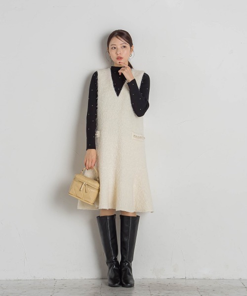QUEENS COURT(クイーンズコート)の「パールリブハイネックニット≪手洗い可能≫(ニット/セーター・レディース・ホワイト/レッド/ライトグレー/ベージュ/ブラック/ブルー・M)」の15枚目の写真