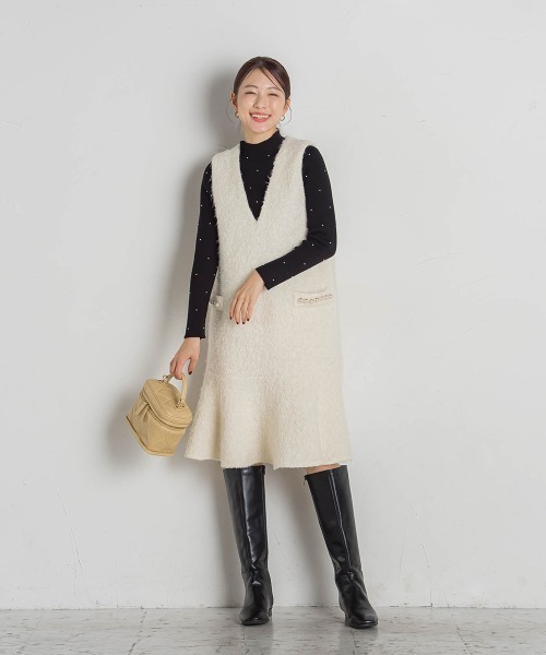 QUEENS COURT(クイーンズコート)の「パールリブハイネックニット≪手洗い可能≫(ニット/セーター・レディース・ホワイト/レッド/ライトグレー/ベージュ/ブラック/ブルー・M)」の17枚目の写真
