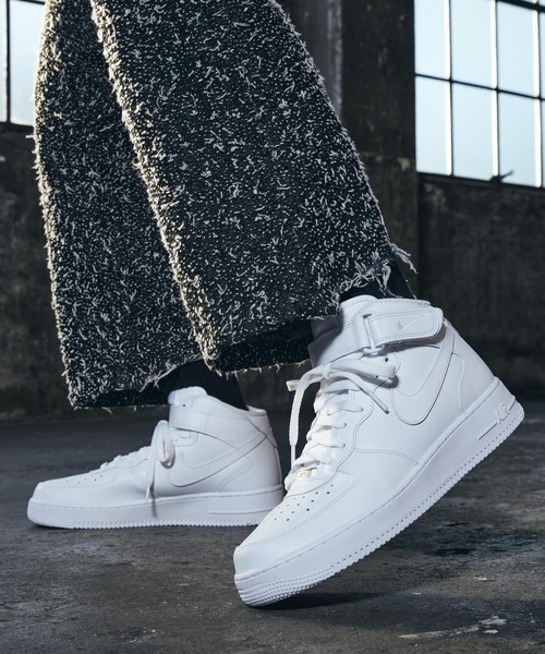 NIKE(ナイキ)の「ナイキ エア フォース 1 MID ‘07 メンズシューズ / Nike Air Force 1 Mid '07 Men's Shoes CW2289-111 White(スニーカー・メンズ・ホワイト・30.5/24/24.5/25/25.5/26/26.5/27/27.5/28/28.5/29/29.5/30)」の3枚目の写真