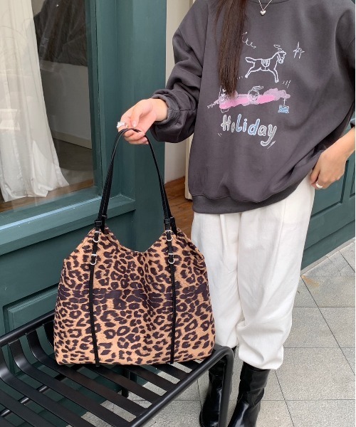 FINEnough(ファインナフ)の「ストラップベルトデザインヒョウ柄ショルダーバッグ(ショルダーバッグ・レディース・ブラウン/ベージュ・FREE)」の10枚目の写真
