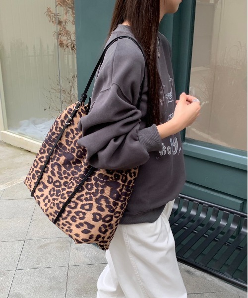 FINEnough(ファインナフ)の「ストラップベルトデザインヒョウ柄ショルダーバッグ(ショルダーバッグ・レディース・ブラウン/ベージュ・FREE)」の5枚目の写真