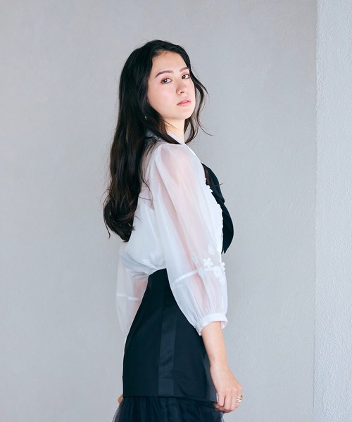 Audie a Muses（オーディアミューズ）の「花モチーフ＆リボンタイブラウス（シャツ/ブラウス・レディース・オフホワイト/ブラック・42/38）」の22枚目の写真