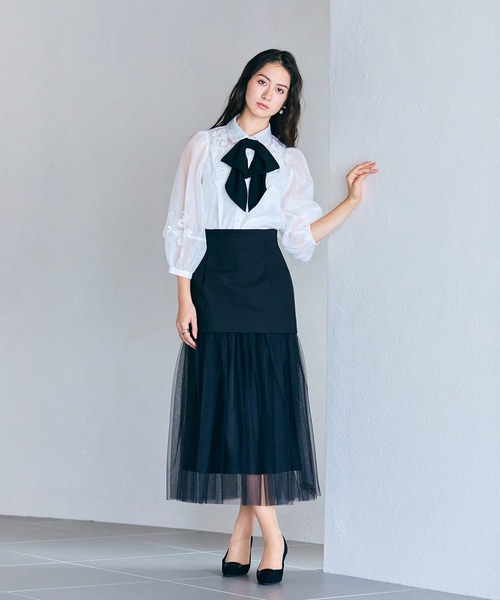 Audie a Muses（オーディアミューズ）の「花モチーフ＆リボンタイブラウス（シャツ/ブラウス・レディース・オフホワイト/ブラック・42/38）」の12枚目の写真