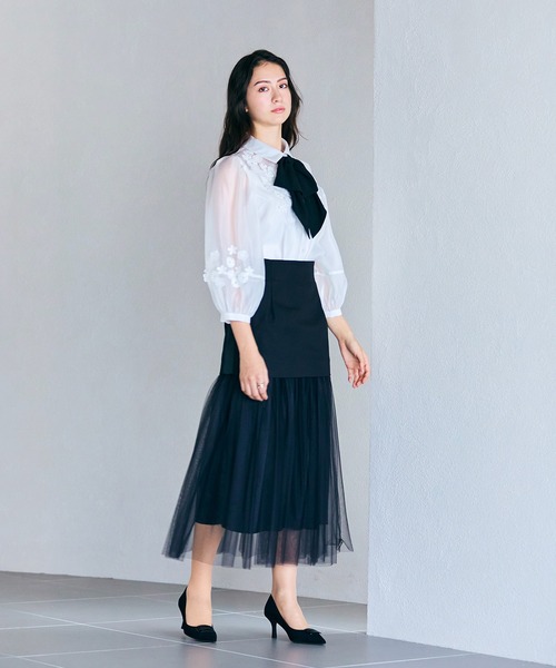 Audie a Muses（オーディアミューズ）の「花モチーフ＆リボンタイブラウス（シャツ/ブラウス・レディース・オフホワイト/ブラック・42/38）」の15枚目の写真