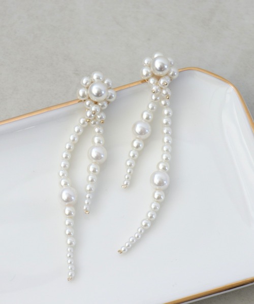 Three Four Time(スリーフォータイム)の「デコパールロングピアス【結婚式/フォーマル/入卒/デイリー】(ピアス(両耳用)・レディース・アイボリー・FREE)」の2枚目の写真